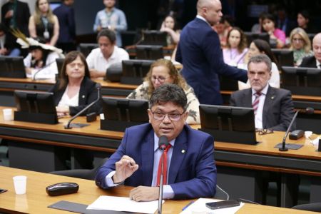 Líder do PCdoB destaca compromisso do partido com o PL de Combate às Fake News
