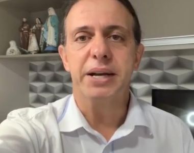 Professores protestam contra Fábio Gentil em frente à prefeitura de Caxias-MA