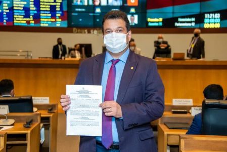 Aprovado projeto de lei que inclui taxistas, mototaxistas e motoristas de aplicativo no programa “Mais Renda”