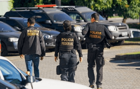 Secretária de saúde passa a manhã inteira na sede da Polícia Federal.
