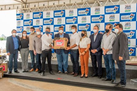 Adelmo Soares participa da entrega de 350 motores para pesca artesanal
