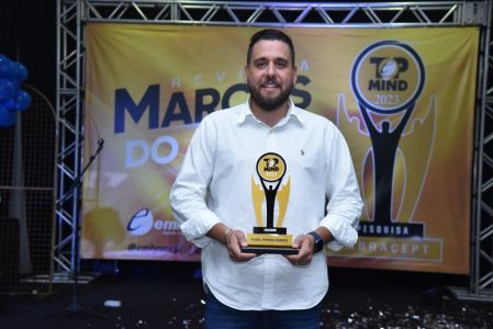 Daniel Barros recebe o prêmio de vereador do ano de 2023