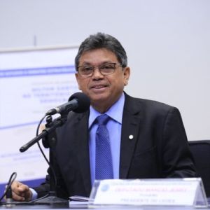 Projeto de Márcio Jerry garante espaço de amamentação para mães trabalhadoras em shoppings e galerias comerciais