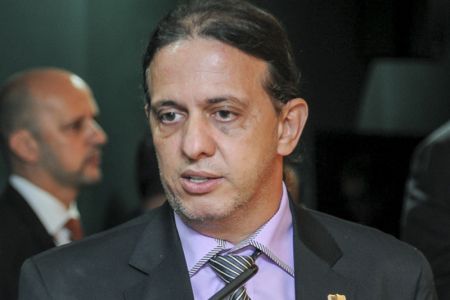 Decepção: Fábio Gentil paga apenas 10% do valor referente ao abono. 
