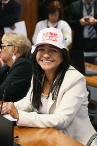 Eliziane Gama ganha destaque na luta pelo fim da escala 6x1