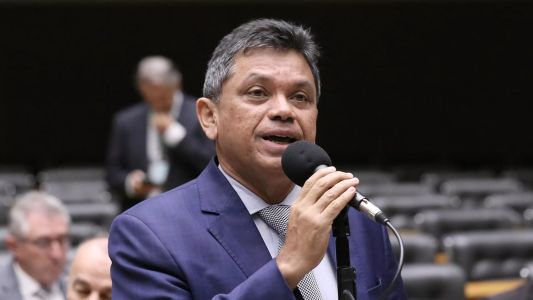 Márcio Jerry cobra "pressão total" pelo fim da escala 6x1