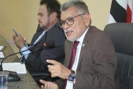 Veja video: Vereador detona  procurador da prefeitura que queria ganhar salário de 20 mil reais. 