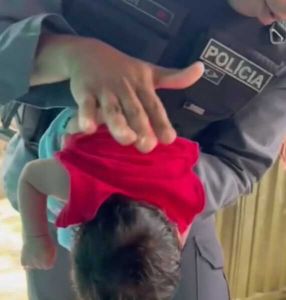 Veja o video: Policiais militares salvam bebê engasgado em Caxias-MA