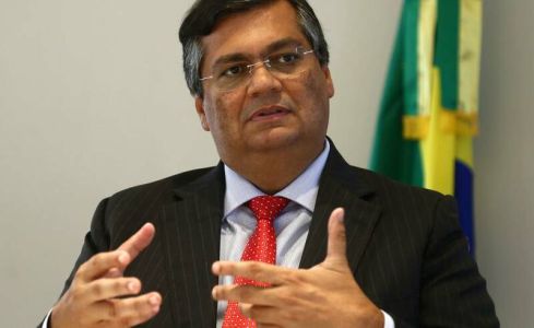 Flávio Dino dá entrada no Hospital São Domingos para realização de exames