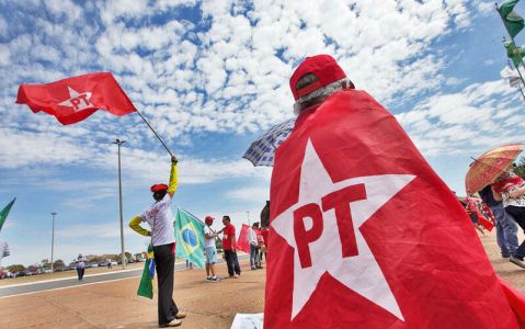 PT reage a lentidão na vacinação em Caxias.