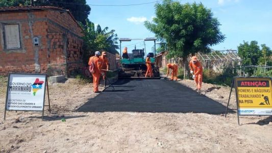Ruas do Teso Duro começam a ser asfaltadas. “Não é mais um sonho, é realidade.” 