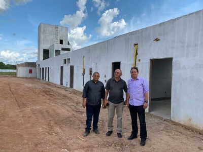 Indignação: morador grava video denunciando obra abandonada pelo governo Gentil no “Parque da Cidade”